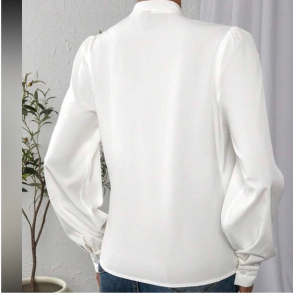 Luxe white classic surplice long sleeve blouse - Picture 3 of 4